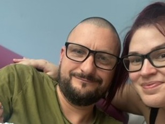 Mislila da ima stomačni virus i rodila blizance