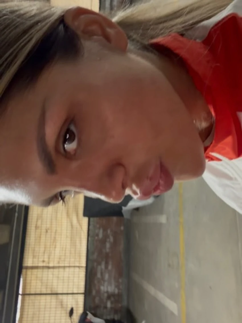 AU, KAKAV KADAR Voditeljka Pinka se preznojila u teretani: Slikala se bez šminke, a sve puca od mišića (FOTO)