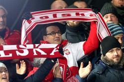 Premier Morawiecki hojnie wynagrodził Kubackiego za zwycięstwo w TCS