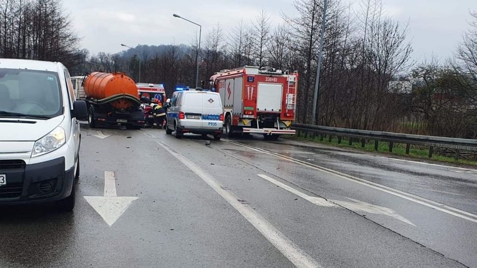 Ciężarówka z "osobówką". Zderzenie w Świętoszówce