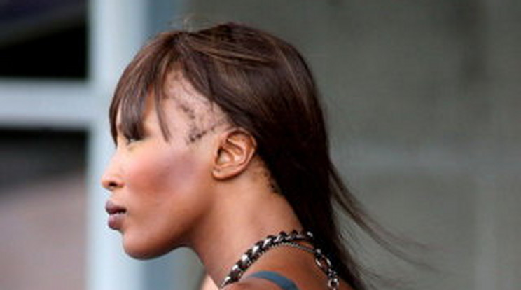 Te jó ég! Hova lett Naomi Campbell haja?