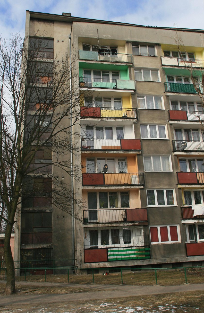 Wyrzucił kobietę z balkonu. Usłyszał wyrok