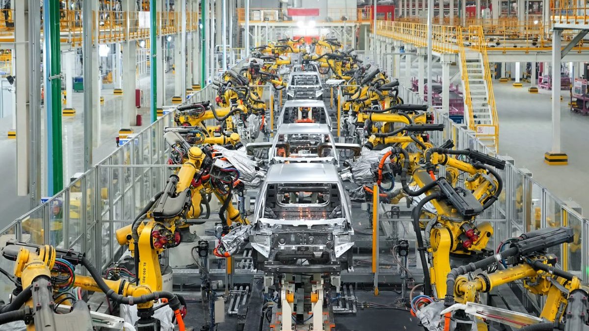 Mașinile chinezești nu mai vin toate din China. Ce branduri au început deja să le producă în Europa