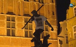 Koszulka z 'Konstytucją' na Neptunie w Gdańsku. Szef Solidarności: Niech Adamowicz...