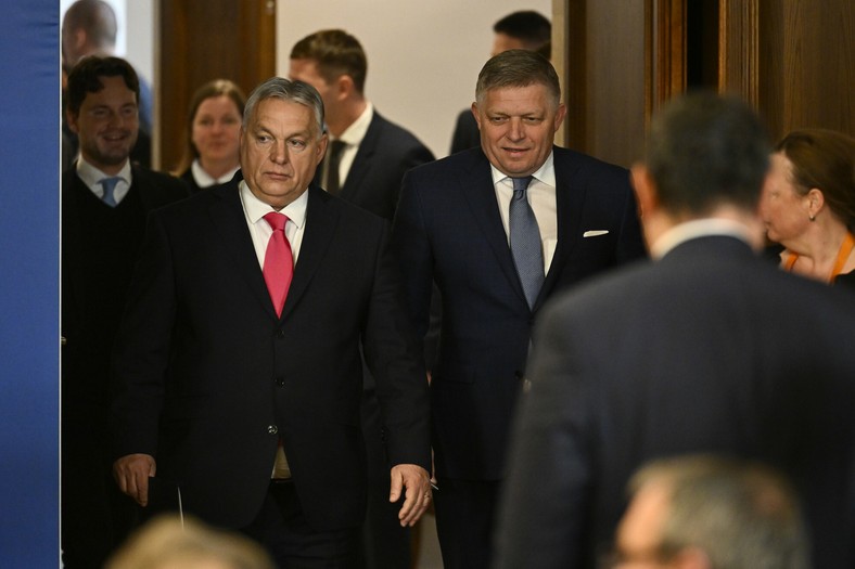 Premier Słowacji Robert Fico przybywa na konferencję prasową z premierem Węgier Viktorem Orbanem w Budapeszcie, Węgry, 16 stycznia 2024 r.