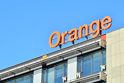 Orange Polska chce rozwijać sieć światłowodową. W 2024 r. w jej zasięgu będzie 8 mln gospodarstw domowych