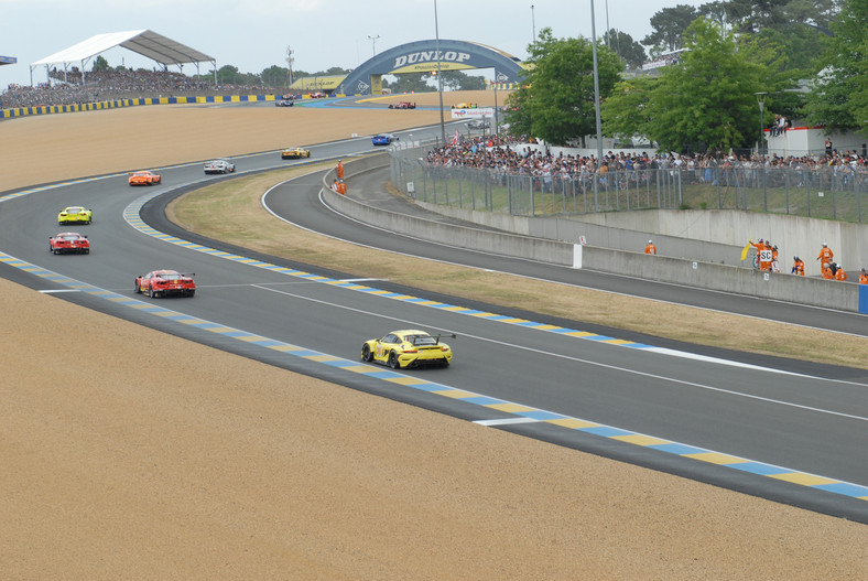 Początek 24-godzinnego wyścigu w Le Mans