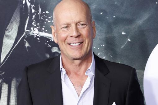 Bruce Willis kończy karierę aktorską – oświadczyła jego rodzina. U aktora zdiagnozowano afazję, zaburzenie językowe spowodowane uszkodzeniem mózgu, które wpływa na zdolność komunikowania się.