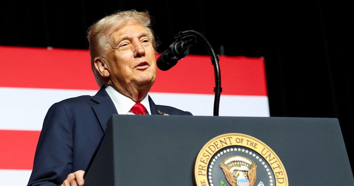 Zaskakujące słowa Trumpa. Wyszedł na scenę po ministrze. "Prawie go zwolniłem"