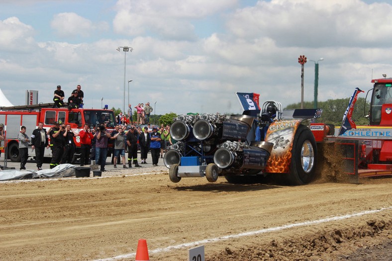 Tractor Pulling