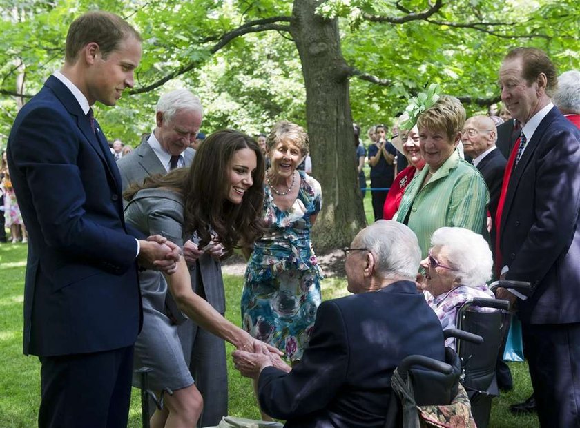 Książę William zagonił Kate do pracy! Dał jej łopatę