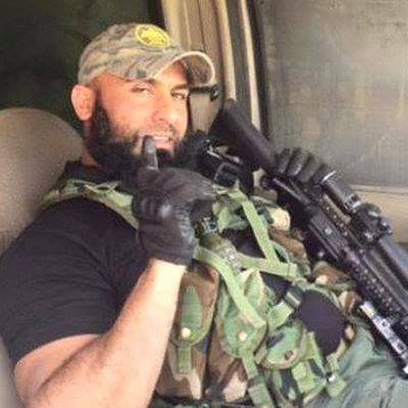 Abu Azrael broni dżihadżystów