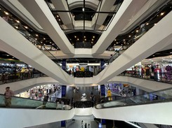 Klienci uciekli z galerii handlowych. Eksperci ujawniają prawdziwe powody zmian