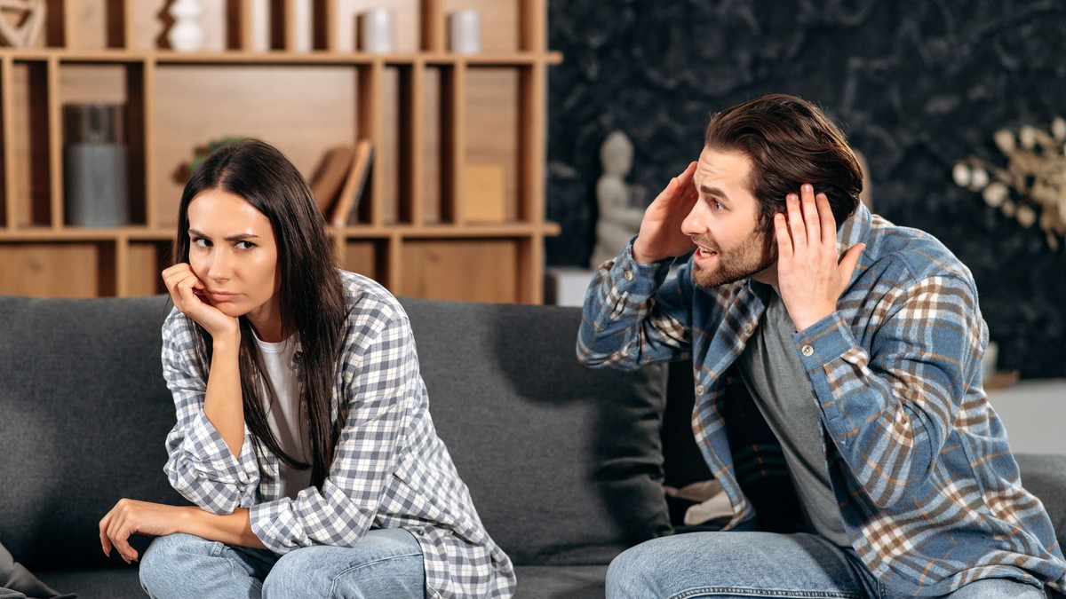 Devojka mu ne radi dva meseca, pa tražio da mu bude spremačica