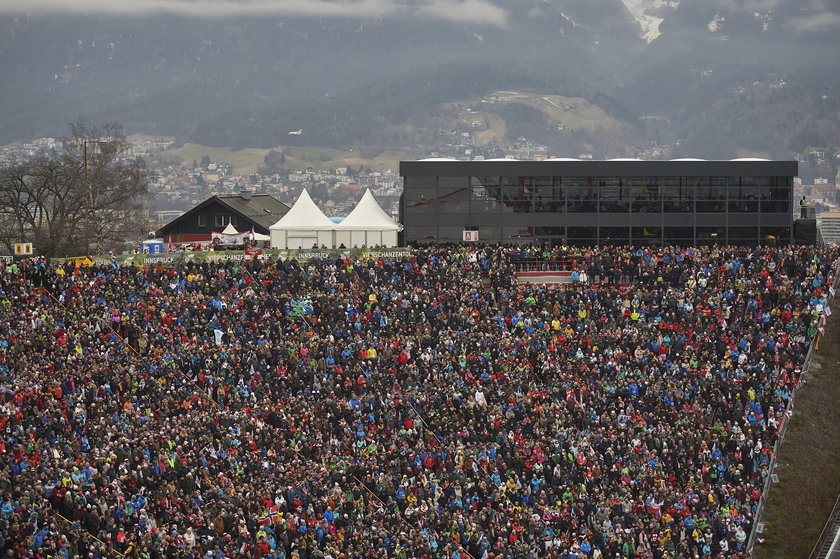 Zanim to ogłoszono, fani skoków w ciągu godziny kupili 2500 biletów na pierwszy konkurs w Oberstdorfie.