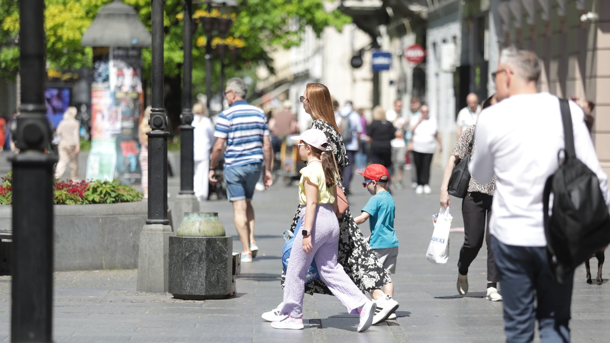 Uvek gledate u zemlju dok hodate - evo šta to govori o vama  Kép