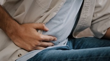 Apró jelek a kézen: az orvos szerint így is kiszúrható a májkárosodás