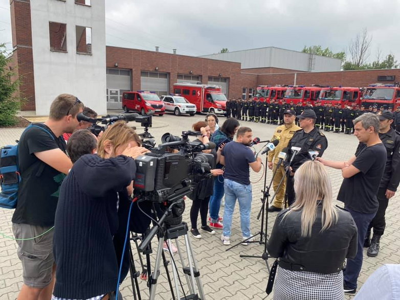 Briefing prasowy śląskich strażaków przed wyjazdem do Czech