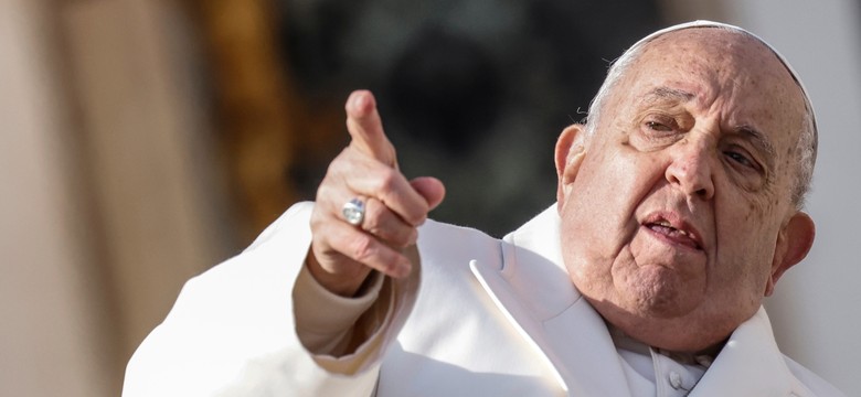 Franciszek zrobił to jako pierwszy papież w historii. Skrajne reakcje wiernych