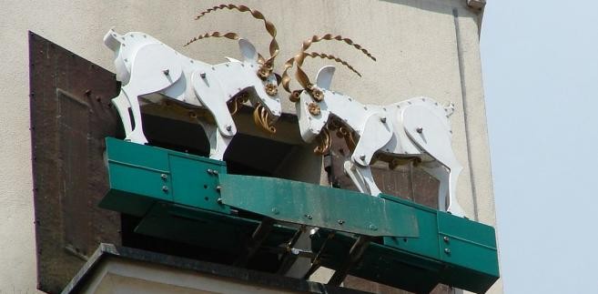 <b>Poznańskie Koziołki</b><br/>  Znajdują się w Ratuszu na Starym Rynku. Każdego dnia w samo południe Koziołki trykają się rogami 12 razy.