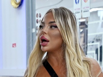 SAZNALO SE! Rijaliti učesnica tvrdila da je STARIJI MUŠKARAC (67) SAMO FAN, a onda isplivale sve njihove fotografije (FOTO)