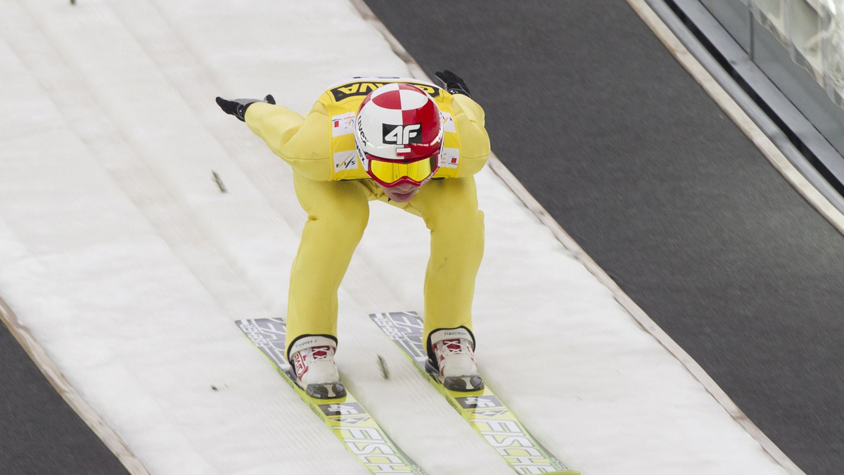 Maciej Kot, Dawid Kubacki, Krzysztof Miętus oraz mający zapewniony start w konkursie - Kamil Stoch oraz Piotr Żyła - będą walczyć w konkursie Pucharu Świata w skokach narciarskich na mamuciej skoczni w Vikersund. Kwalifikacje wygrał Norweg Anders Fannemel, przed swoim rodakiem Rune Veltą.