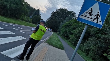 Były policjant ucieka przed więzieniem. Sąd spuszcza zasłonę milczenia nad postawą prokuratury