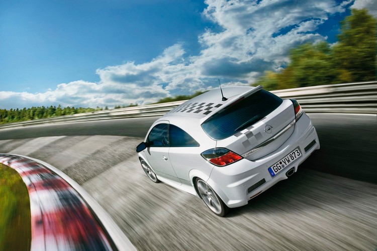 Astra H (od roku 2004)