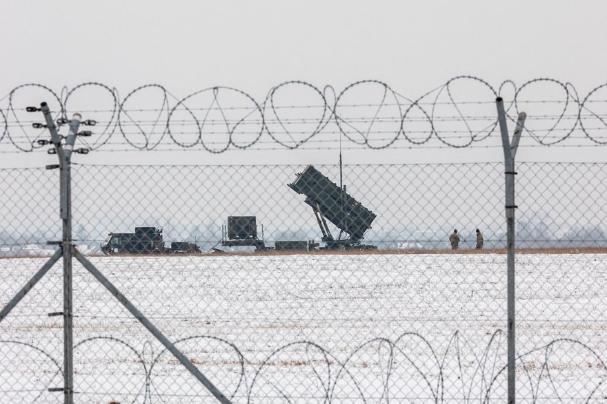 Baterie obrony przeciwrakietowej US Patriot zainstalowane na lotnisku w Rzeszowie w marcu 2022 r.