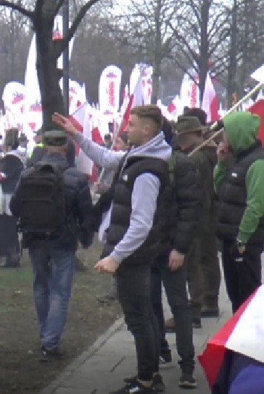 Poszukiwani przez policję uczestnicy zamieszek przed Sejmem