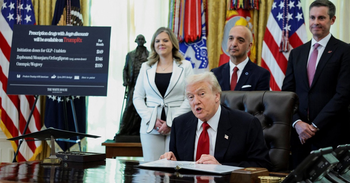 Trump przemawiał w Gabinecie Owalnym. Za jego plecami rozegrał się dramat. Wszystko się nagrało