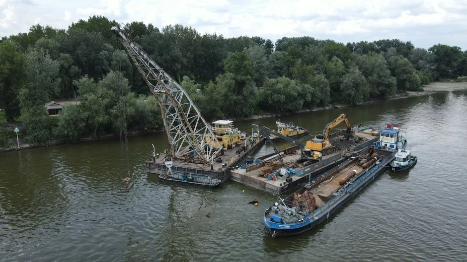 Nalazi se na koordinatama 408156.292 Е 5008796.651 N