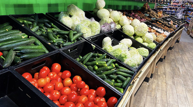 A fogyasztók egyre kevesebbet vásárolnak normál áron, inkább az akciókat keresik a zöldségek és gyümölcsök esetében is / Fotó: Northfoto