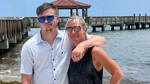 Michaela podporuje aj jeho rodina.