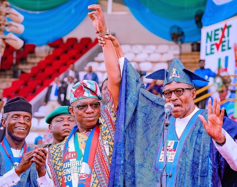 President Muhammadu Buhari (right) raises the hand of Dapo Abiodun (centre) with Vice President Yemi Osinbajo (left) looking on. Chaos ensued shortly after [Twitter/@raufaregbesola] 