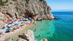 Wakacyjny raj zaledwie 10 godzin autem z Polski. Taniej niż nad Bałtykiem