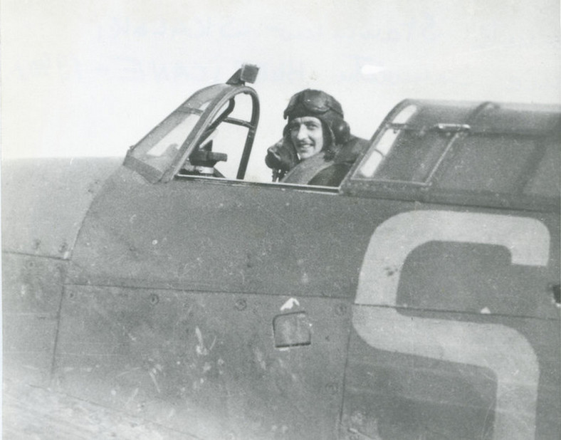 Stanisław Skalski w kabinie samolotu Hurricane, 1940 rok . Zdjęcie z książki "As. Wspomnienia legendarnego dowódcy Dywizjonu 303"