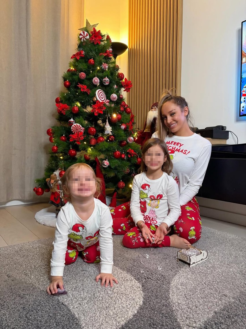 Luna Đogani sa ćerkama