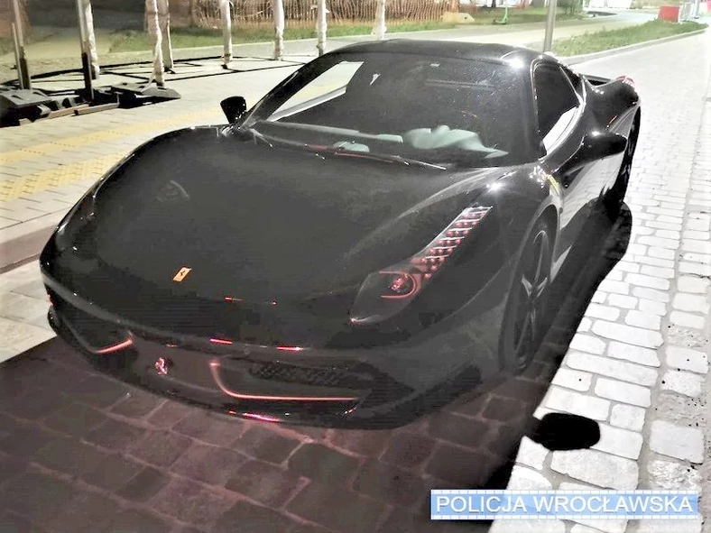 Ferrari zatrzymane przez policję