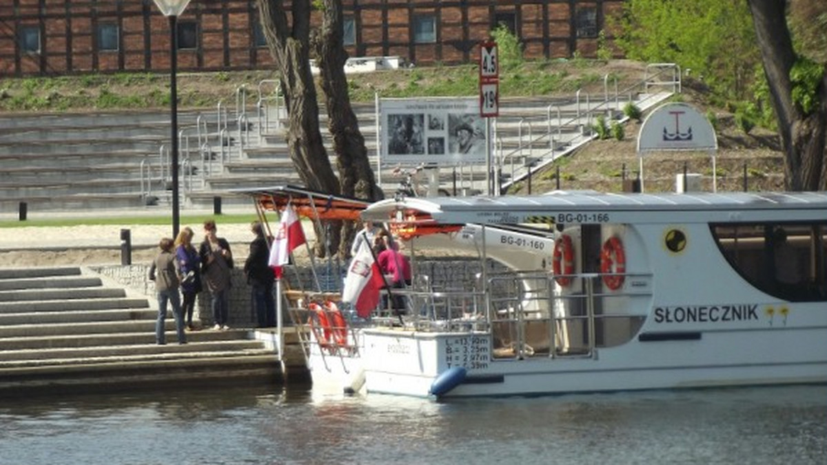 "MMBydgoszcz": Jak każdego roku, od 1 maja rozpocznie się nowy sezon żeglugowy tramwaju wodnego po Brdzie. Na wodne trasy wyruszą 3 linie: słoneczna, staromiejska oraz szlakiem śluz. Przystanki wypiękniały.