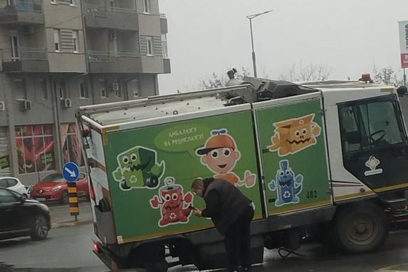 (FOTO) KAD JUTRO KRENE PO ZLU Kamionu usred špica OTPAO TOČAK na Trošarini, tramvaji stoje!