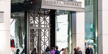 Tommy Hilfiger - uma marca de sucesso no mundo da moda - Etiqueta