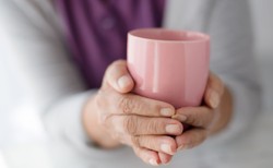 Jak przygotować się do szczepienia? Lekarze POZ przypominają seniorom o...