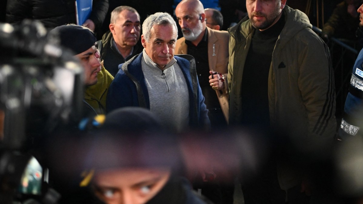 
Călin Georgescu rămâne în arest preventiv în dosarul de înşelăciune cu un prejudiciu de 1,1 milioane de euro. Curtea de Apel a trecut peste decizia Tribunalului București