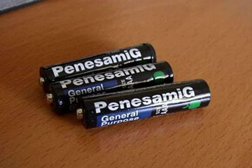 Китайские батарейки. Батарейки Panasonic в 90х. Батарейки Penesamig. Поддельные батарейки Panasonic. Panasonic подделка.