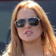 29266_lindsay-lohan-180-d0001EBCB3767cf2c573a