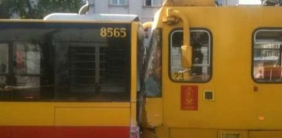 Autobus zderzył się z tramwajem. Wypadek w Warszawie