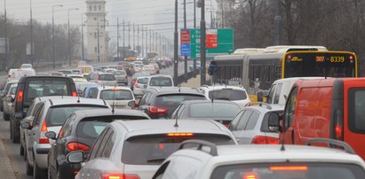 Kierowcy wolą stać w korkach, niż zostawiać auta przy Stadionie