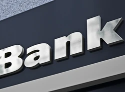 Obniżyli rating 37 światowych banków