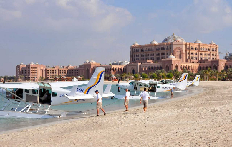 Hotel Palace w Abu Dhabi i nasze wodno samoloty